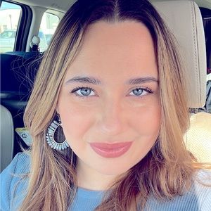 Meet your Posher, Elaine